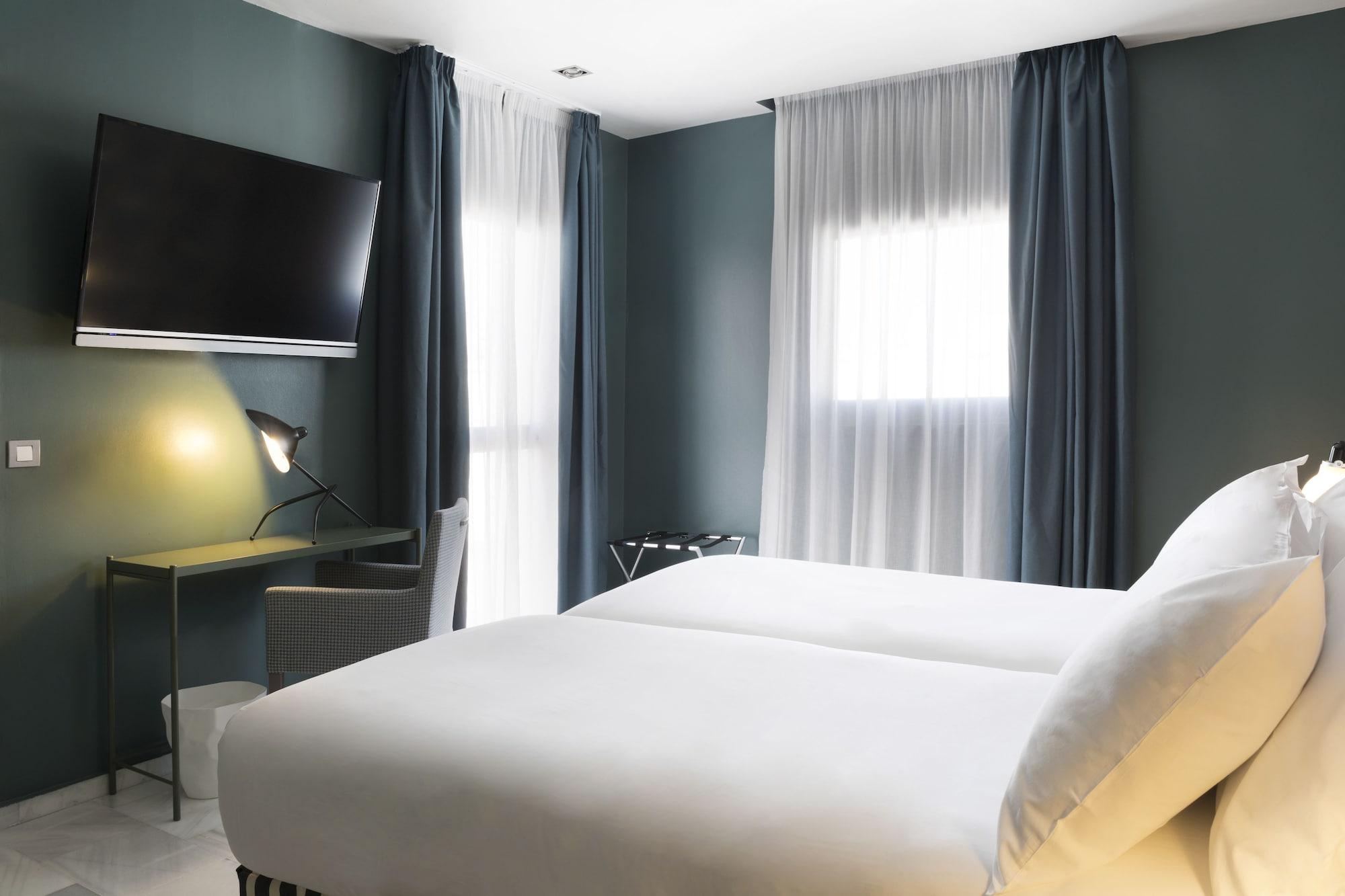 Petit Palace Puerta De Triana Севилья Экстерьер фото