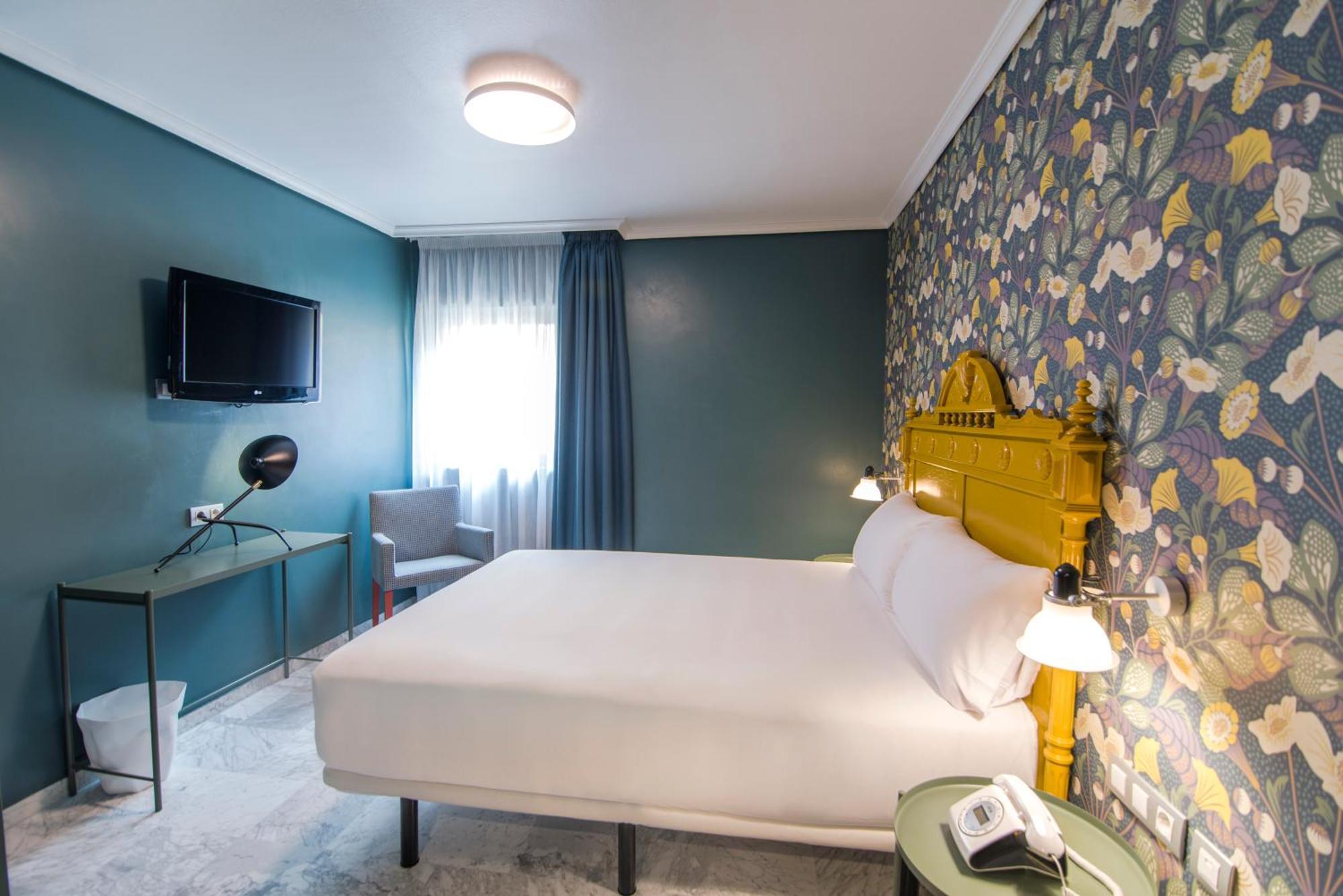 Petit Palace Puerta De Triana Севилья Экстерьер фото