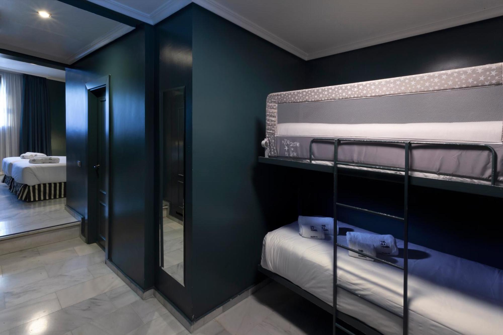 Petit Palace Puerta De Triana Севилья Экстерьер фото