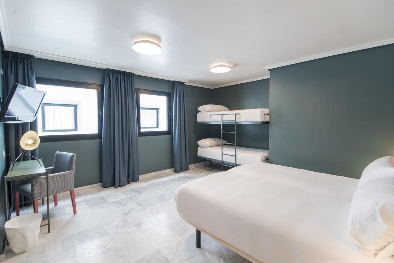 Petit Palace Puerta De Triana Севилья Экстерьер фото