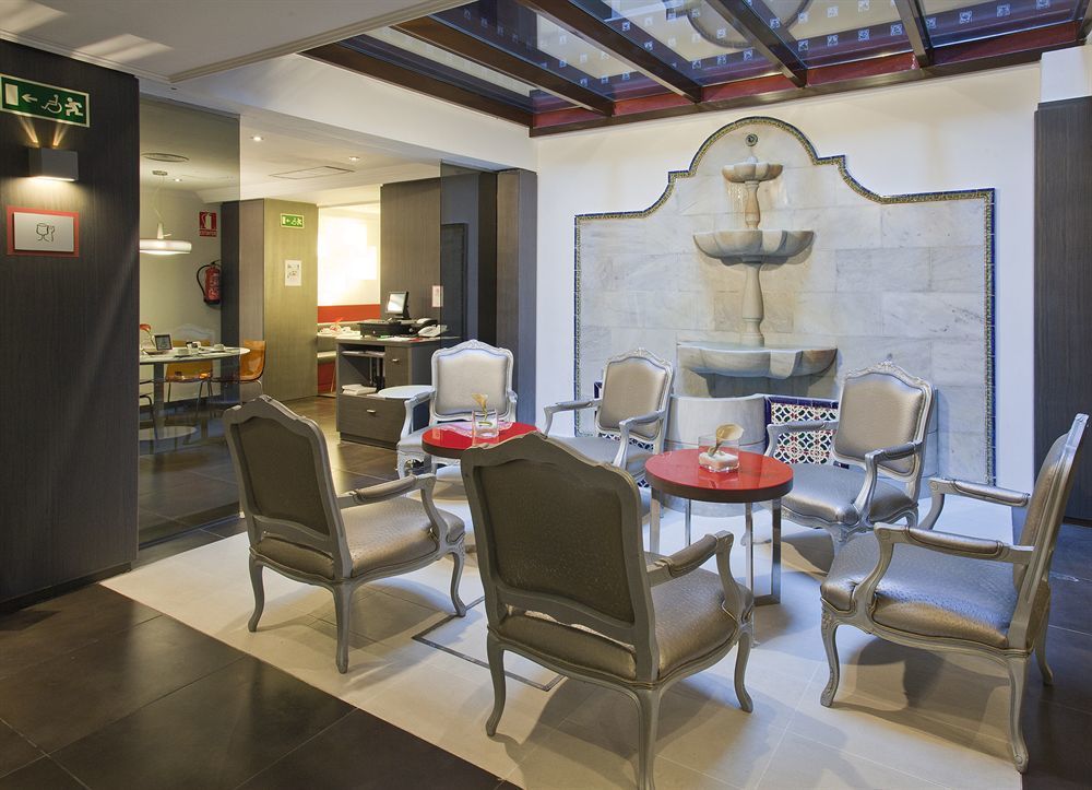 Petit Palace Puerta De Triana Севилья Экстерьер фото